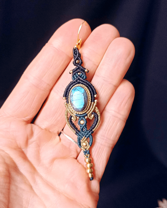 Boucles d'oreilles "Gratitude", sertie de labradorite bleue