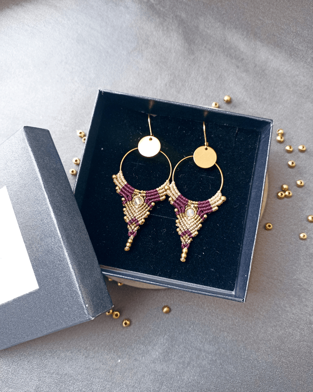 Boucles d'oreilles "Intuition pointe", Beige, prune & doré.