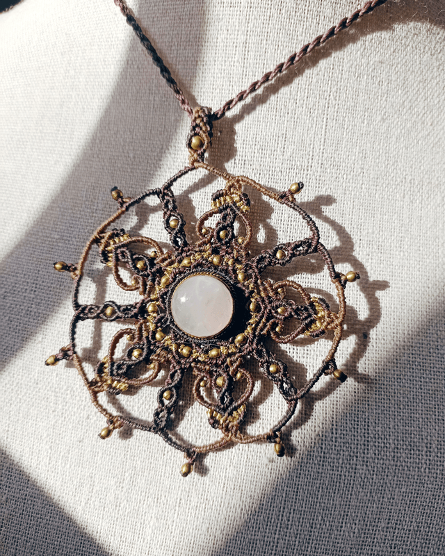 Mandala bohème macramé en Quart Rose, marron & doré