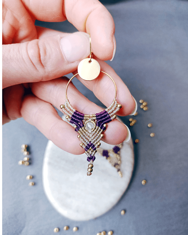 Boucles d'oreilles "Intuition pointe", Beige, prune & doré.