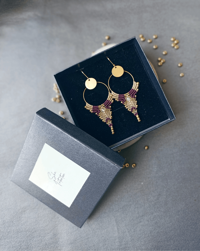 Boucles d'oreilles "Intuition pointe", Beige, prune & doré.