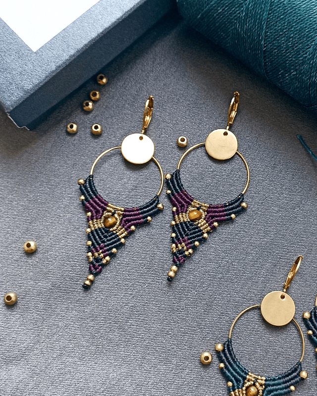 Boucles d&#039;oreilles &quot;Intuition pointe&quot;, prune