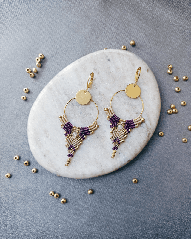 Boucles d&#039;oreilles &quot;Intuition pointe&quot;, Beige, prune &amp; doré.