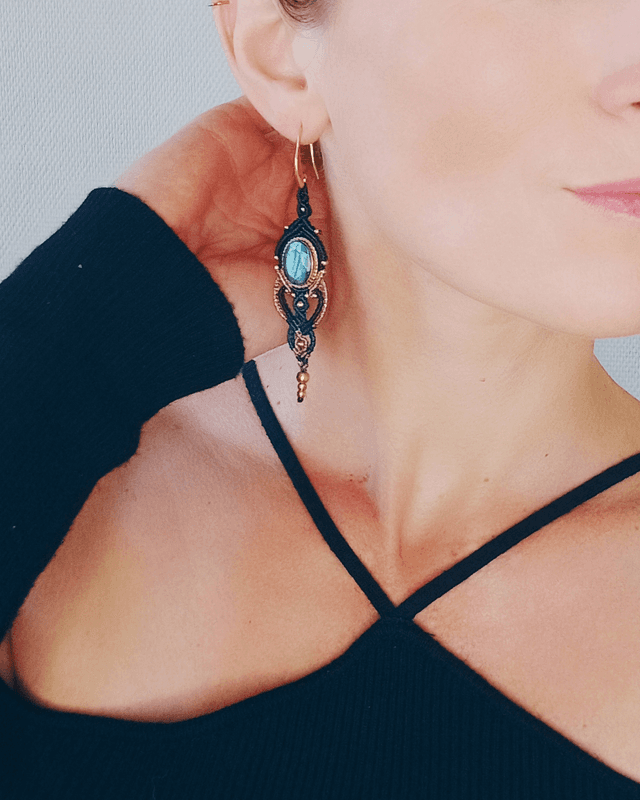 Boucles d&#039;oreilles &quot;Gratitude&quot;, sertie de labradorite bleue